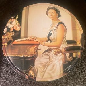 Vintage Queen Elizabeth II Xookie/Biscuit Tin